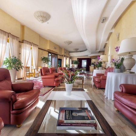 נטונו Astura Palace Hotel מראה חיצוני תמונה