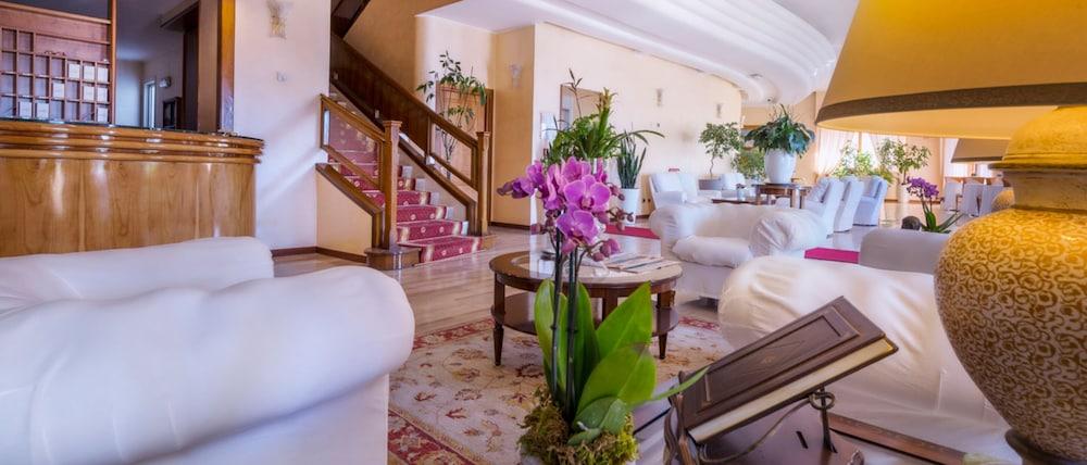 נטונו Astura Palace Hotel מראה חיצוני תמונה