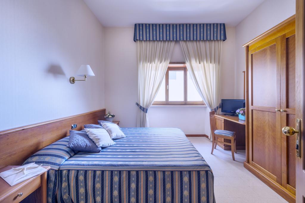 נטונו Astura Palace Hotel מראה חיצוני תמונה