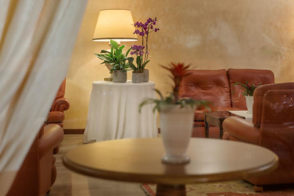 נטונו Astura Palace Hotel מראה חיצוני תמונה