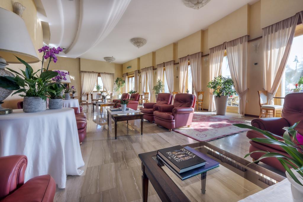 נטונו Astura Palace Hotel מראה חיצוני תמונה