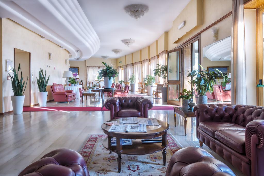 נטונו Astura Palace Hotel מראה חיצוני תמונה
