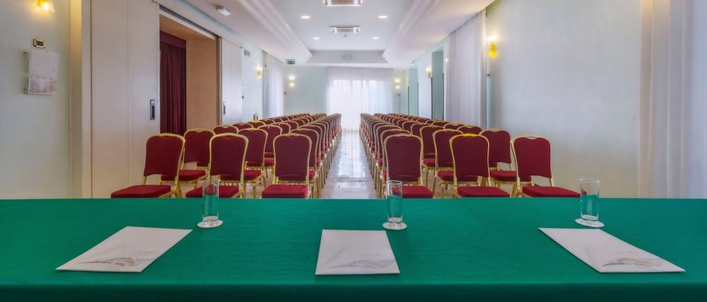 נטונו Astura Palace Hotel מראה חיצוני תמונה