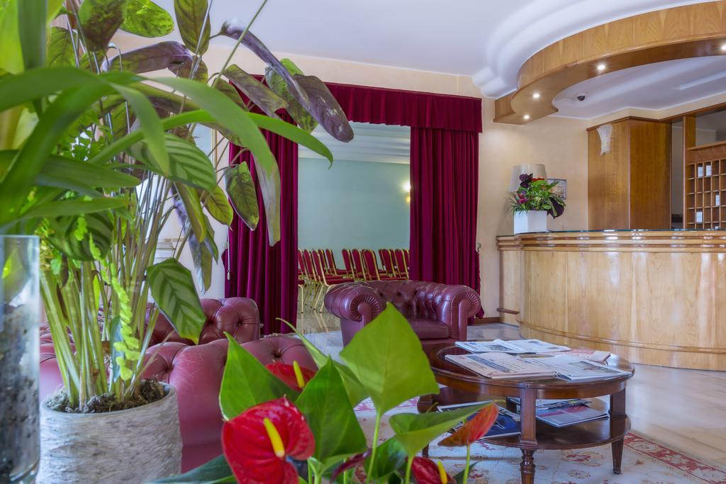 נטונו Astura Palace Hotel מראה חיצוני תמונה