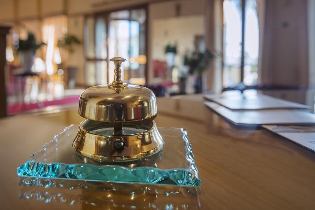נטונו Astura Palace Hotel מראה חיצוני תמונה