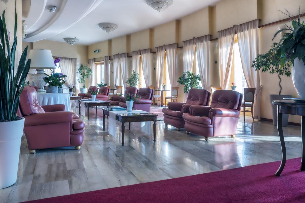 נטונו Astura Palace Hotel מראה חיצוני תמונה