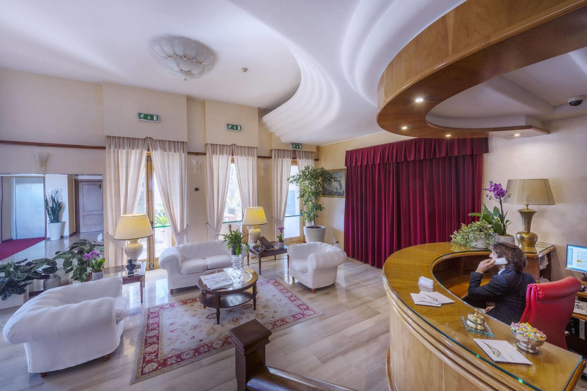 נטונו Astura Palace Hotel מראה חיצוני תמונה