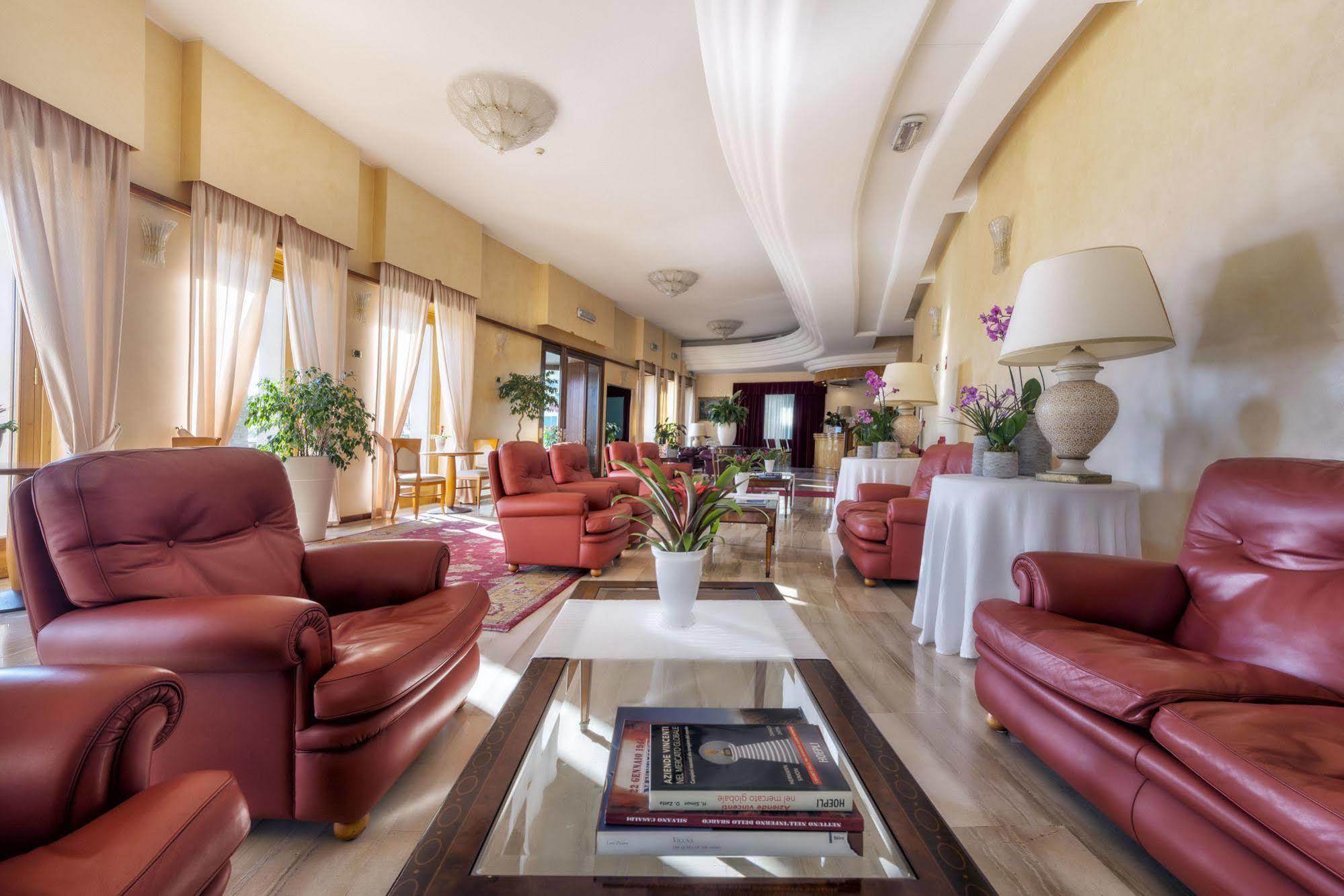 נטונו Astura Palace Hotel מראה חיצוני תמונה