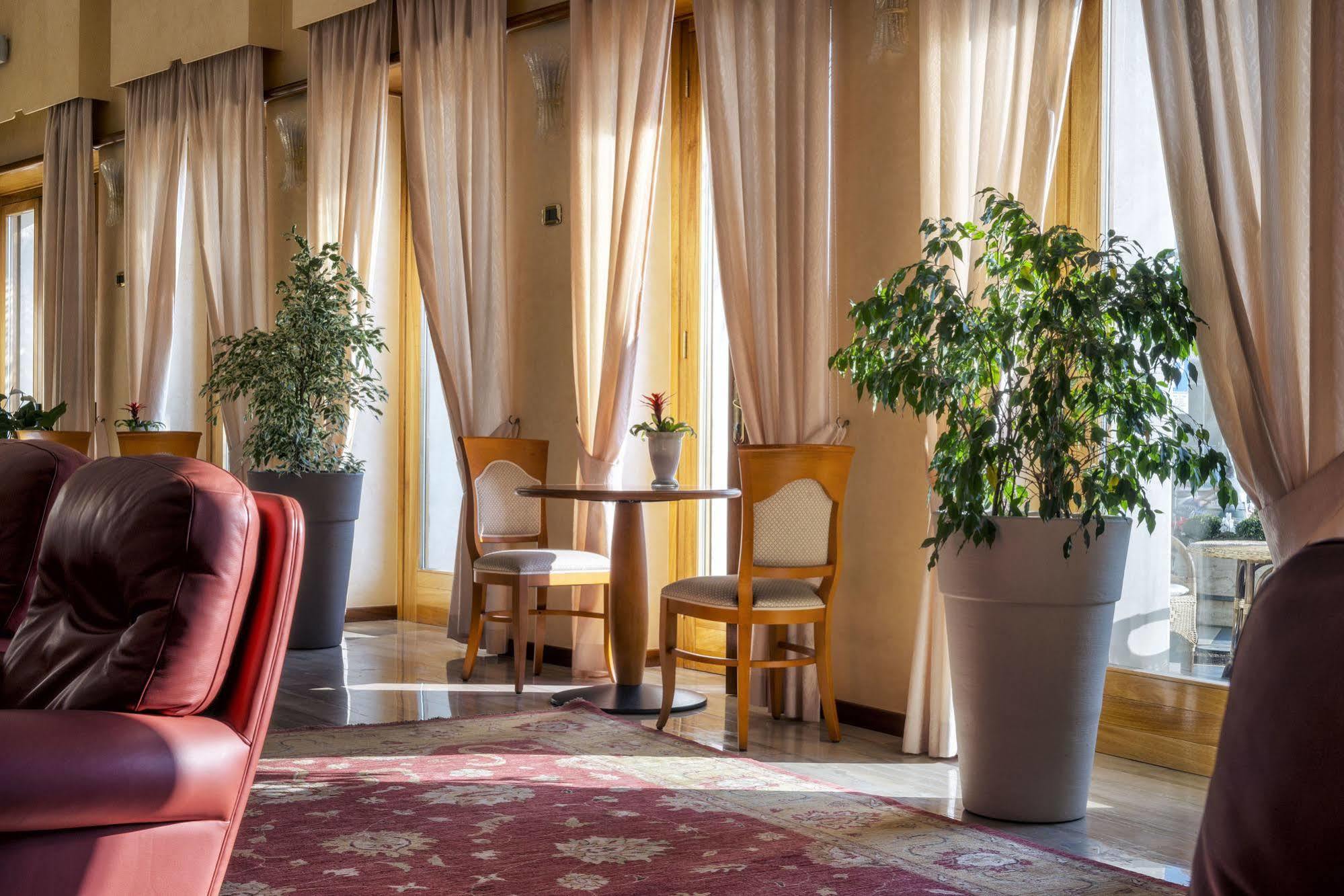 נטונו Astura Palace Hotel מראה חיצוני תמונה