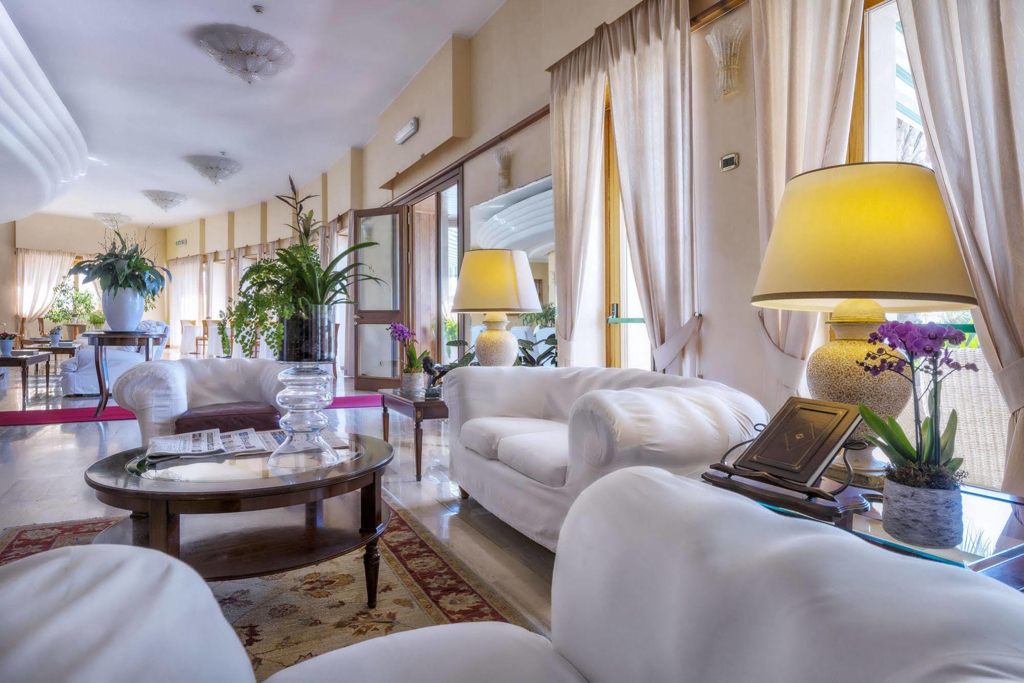 נטונו Astura Palace Hotel מראה חיצוני תמונה