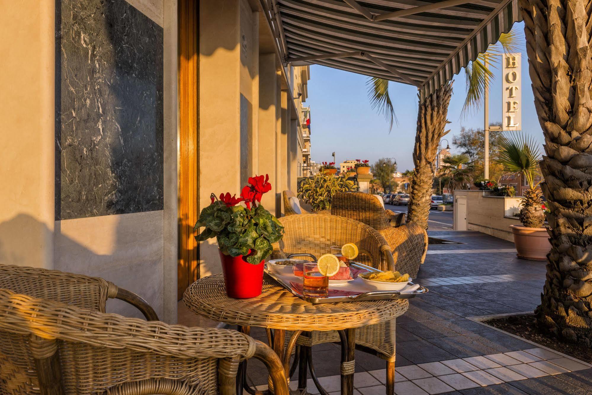 נטונו Astura Palace Hotel מראה חיצוני תמונה