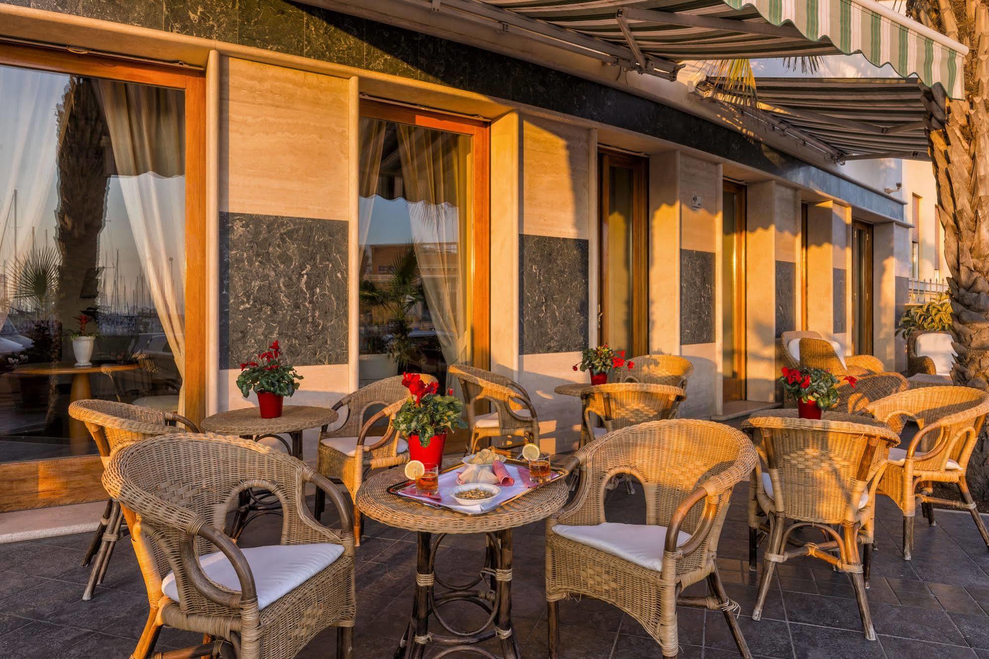 נטונו Astura Palace Hotel מראה חיצוני תמונה