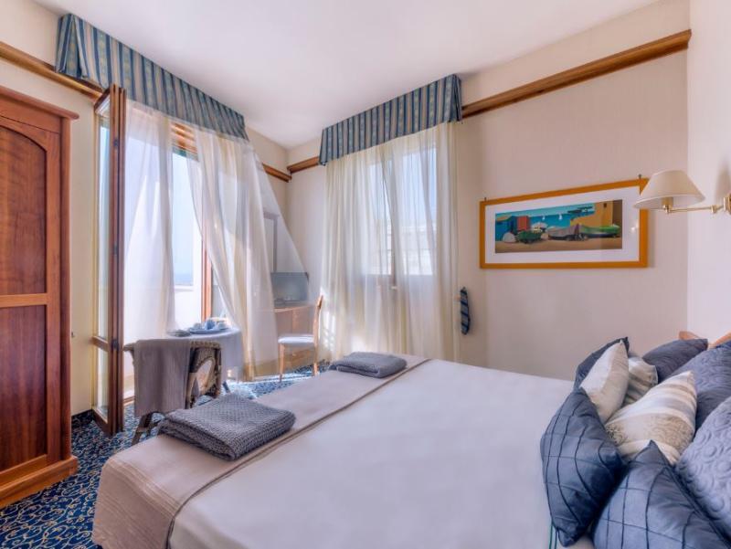 נטונו Astura Palace Hotel מראה חיצוני תמונה